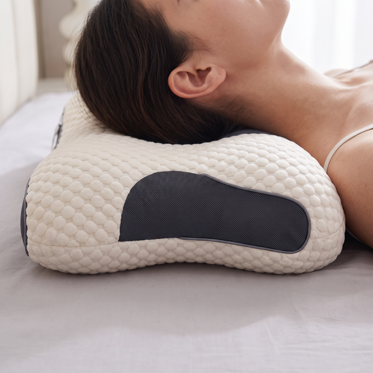Set 2 Perne Cervicale Ergonomice cu Formă Anatomică, Husă Tricotată, 70 x 40 cm, pentru Somn pe Spate sau pe Lateral